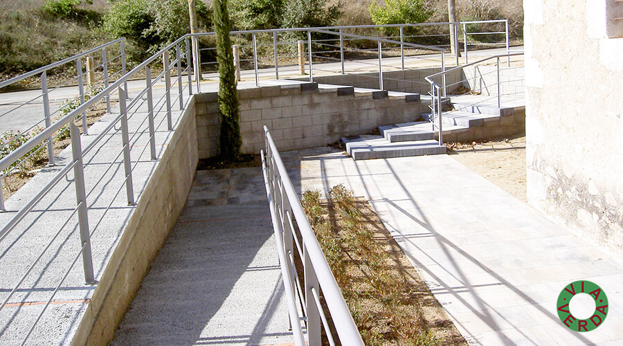 Ajuntament de Bescanó. Adequació entorn, jardineria