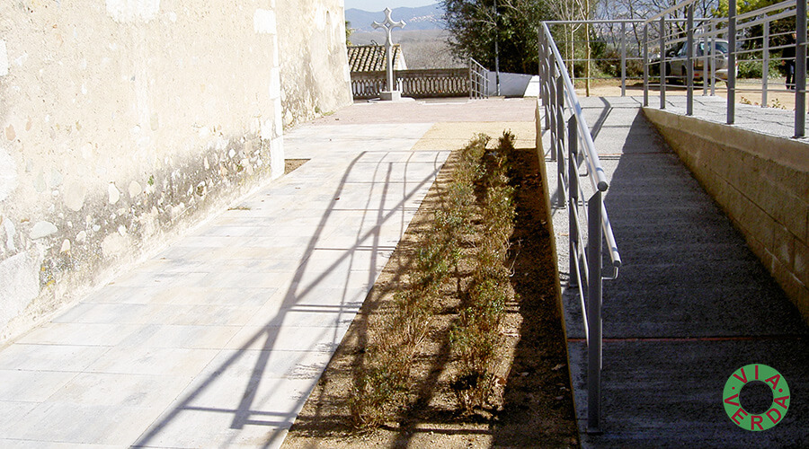 Ajuntament de Bescanó. Adequació entorn, jardineria